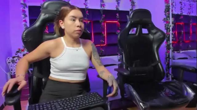 Image 2 of hornyy_mom Stream on Chaturbate on 26 days ago