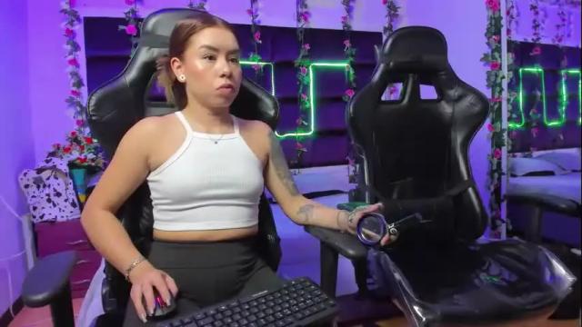 Image 4 of hornyy_mom Stream on Chaturbate on 26 days ago