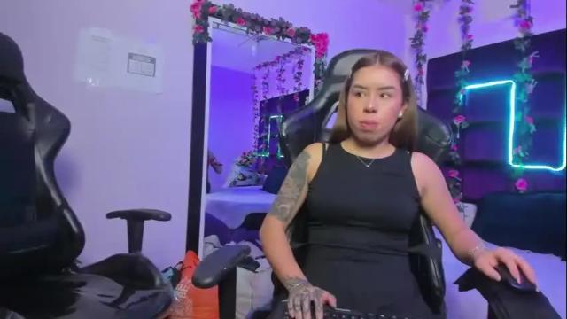 Image 2 of hornyy_mom Stream on Chaturbate on 24 days ago