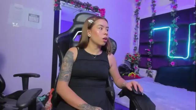 Image 4 of hornyy_mom Stream on Chaturbate on 24 days ago