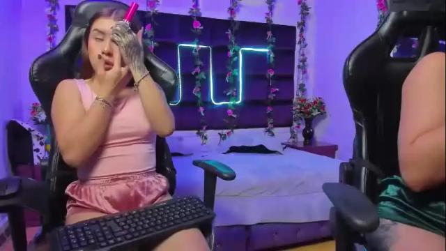 Image 2 of hornyy_mom Stream on Chaturbate on 13 days ago