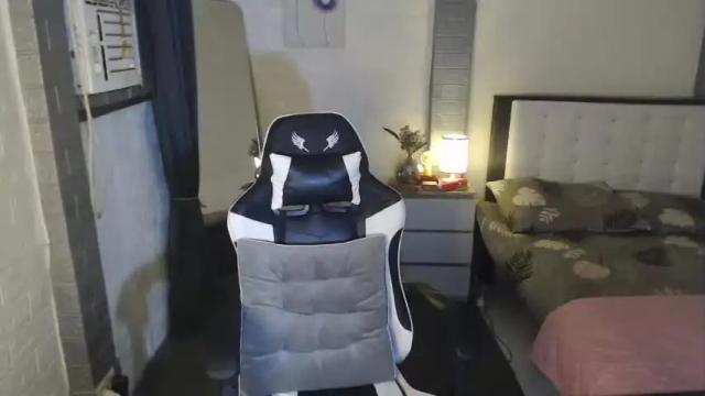 Image 12 of hornyyna02 Stream on Chaturbate on 13 months ago