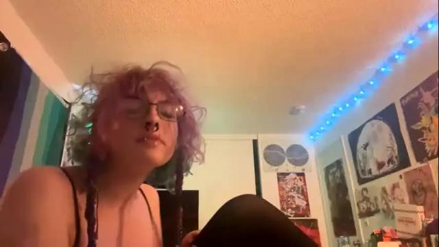 Image 3 of horseknees Stream on Chaturbate on 14 months ago