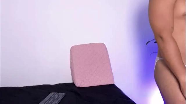 Image 3 of hot69temptation Stream on Chaturbate on 1 month ago