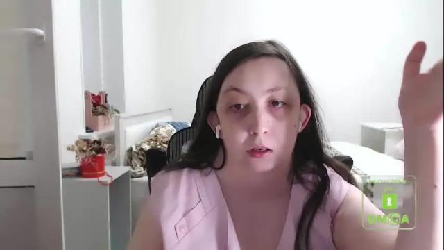 Image 4 of hot_and_pretty Stream on Chaturbate on 14 days ago