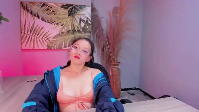 Image 4 of hot_angeels1 Stream on Chaturbate on 19 months ago