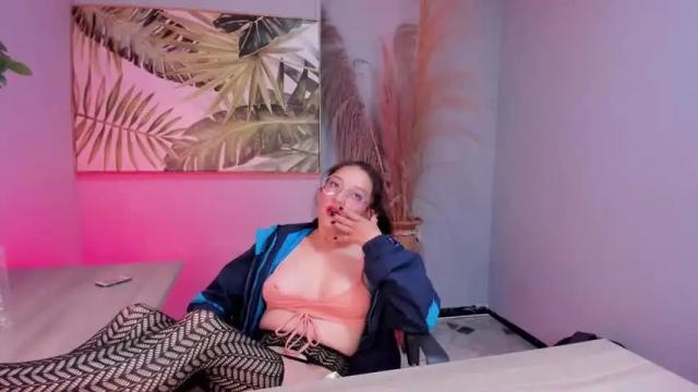 Image 8 of hot_angeels1 Stream on Chaturbate on 19 months ago