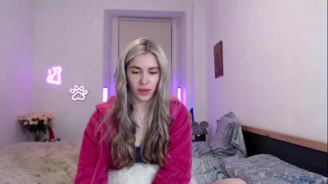 Image 10 of hot_berry69 Stream on Chaturbate on 1 month ago