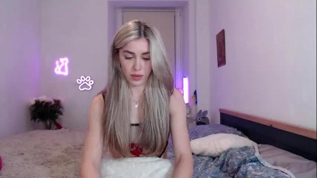 Image 3 of hot_berry69 Stream on Chaturbate on 19 days ago