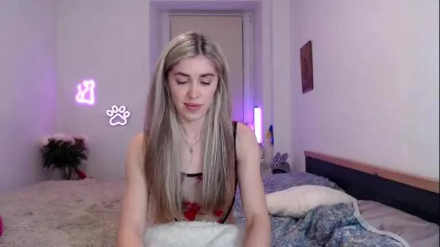 Image 4 of hot_berry69 Stream on Chaturbate on 19 days ago