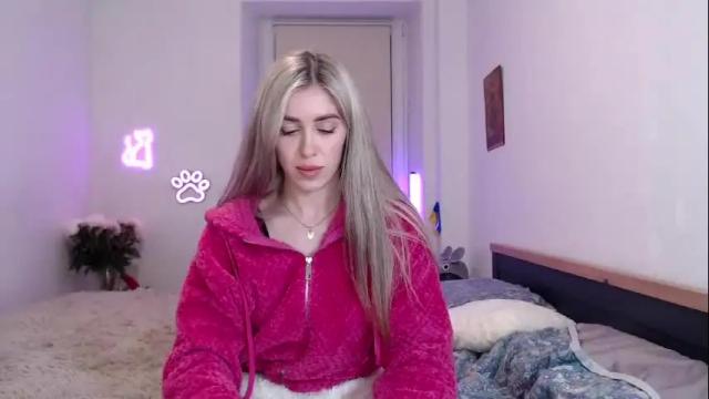 Image 8 of hot_berry69 Stream on Chaturbate on 19 days ago