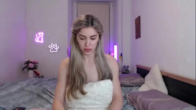 Image 11 of hot_berry69 Stream on Chaturbate on 5 days ago