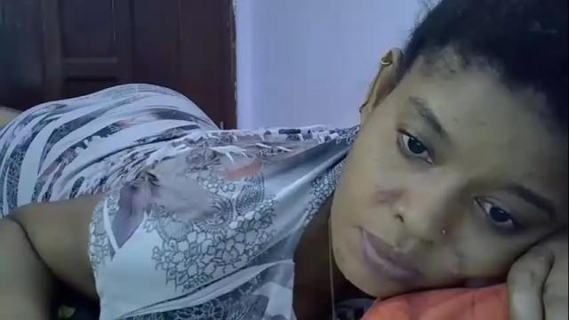 Image 2 of hot_desiiree Stream on Chaturbate on 22 months ago