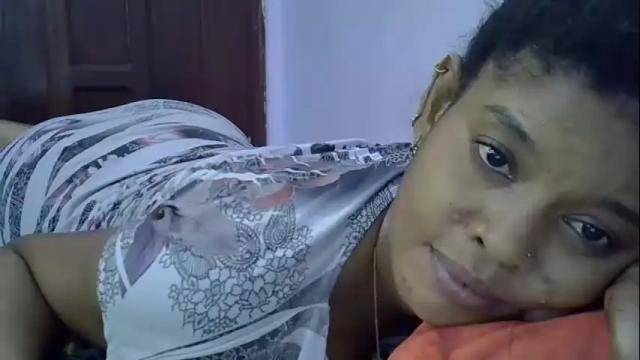 Image 3 of hot_desiiree Stream on Chaturbate on 22 months ago