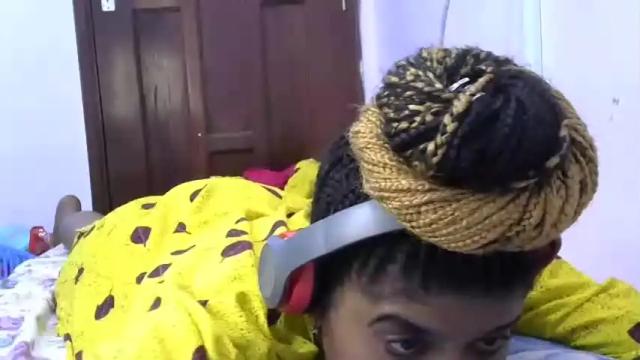 Image 3 of hot_desiiree Stream on Chaturbate on 22 months ago