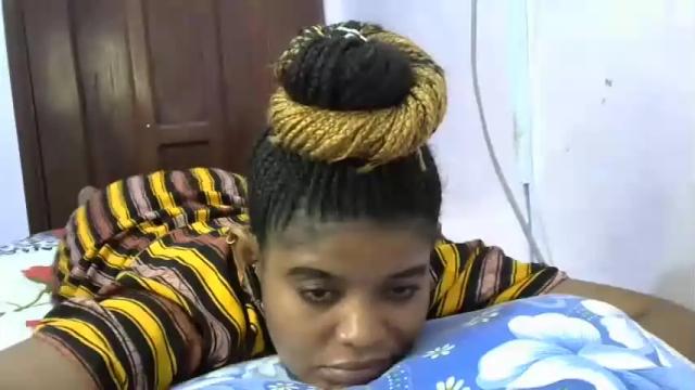 Image 3 of hot_desiiree Stream on Chaturbate on 21 months ago