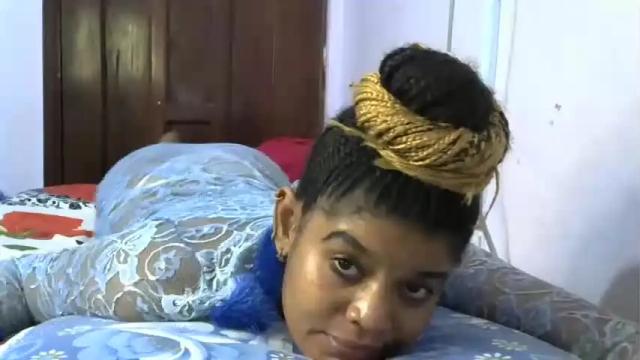 Image 3 of hot_desiiree Stream on Chaturbate on 21 months ago