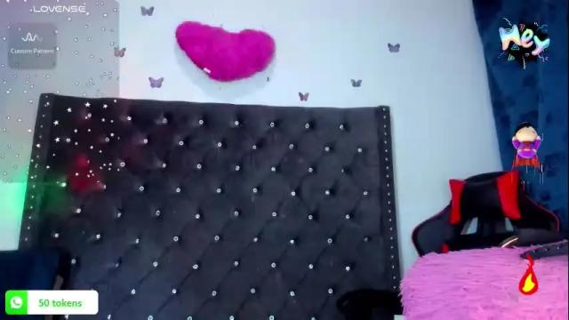 Image 12 of hot_destinyk Stream on Chaturbate on 7 days ago