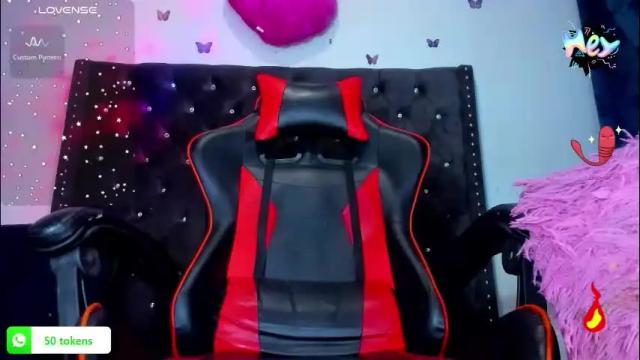 Image 3 of hot_destinyk Stream on Chaturbate on 2 days ago