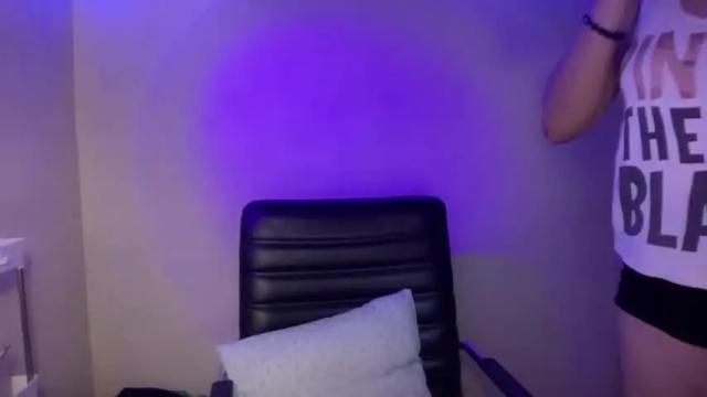 Image 6 of hot_elisse Stream on Chaturbate on 15 months ago