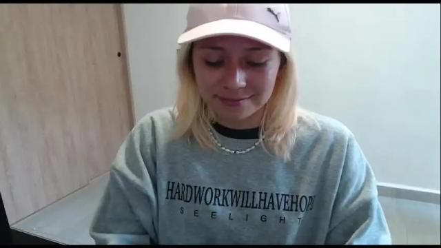 Image 12 of hot_mommymia Stream on Chaturbate on 2 months ago