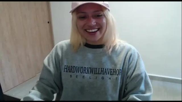 Image 2 of hot_mommymia Stream on Chaturbate on 2 months ago