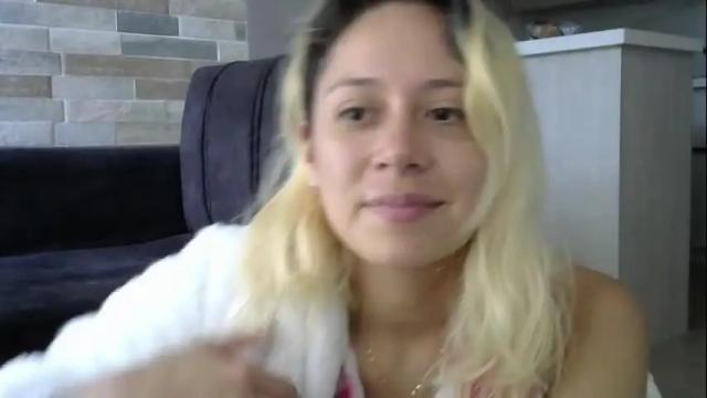 Image 3 of hot_mommymia Stream on Chaturbate on 6 days ago
