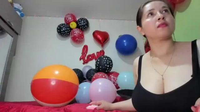 Image 3 of hot_nikol_09 Stream on Chaturbate on 19 months ago