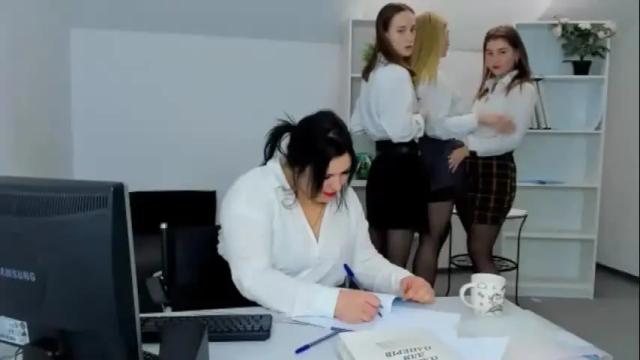 Image 2 of hot_office_girls Stream on Chaturbate on 14 months ago