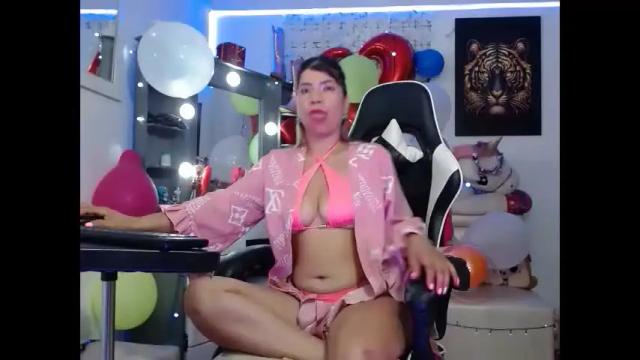 Image 3 of hot_sexy_bunny Stream on Chaturbate on 1 month ago