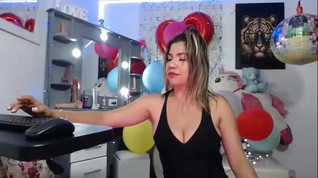 Image 3 of hot_sexy_bunny Stream on Chaturbate on 10 days ago