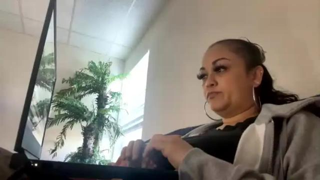 Image 2 of hotangie415 Stream on Chaturbate on 19 months ago