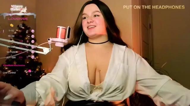 Image 2 of hotbabyalina Stream on Chaturbate on 19 months ago
