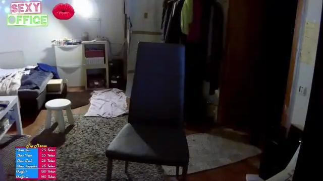 Image 3 of hotbettybellucci Stream on Chaturbate on 8 days ago