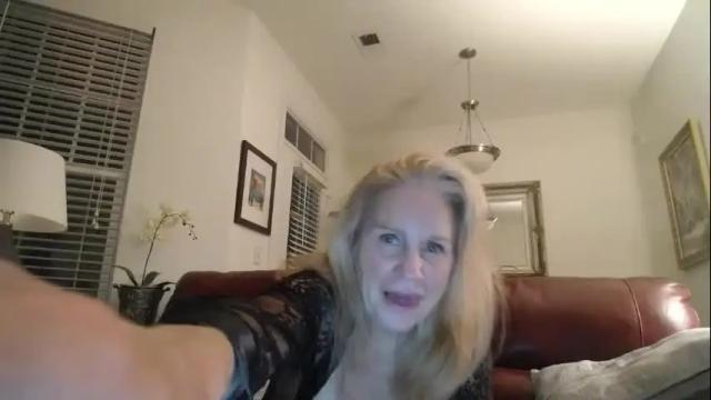 Image 3 of hotblondemilf1962 Stream on Chaturbate on 1 month ago