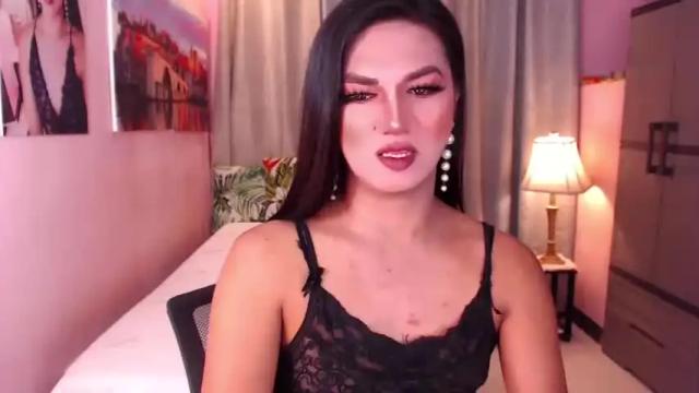 Image 2 of hotchococumashley Stream on Chaturbate on 17 months ago