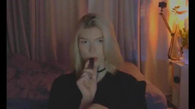Image 11 of hotchubently Stream on Chaturbate on 1 month ago
