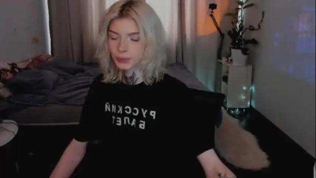 Image 11 of hotchubently Stream on Chaturbate on 1 month ago
