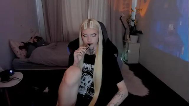 Image 10 of hotchubently Stream on Chaturbate on 17 days ago