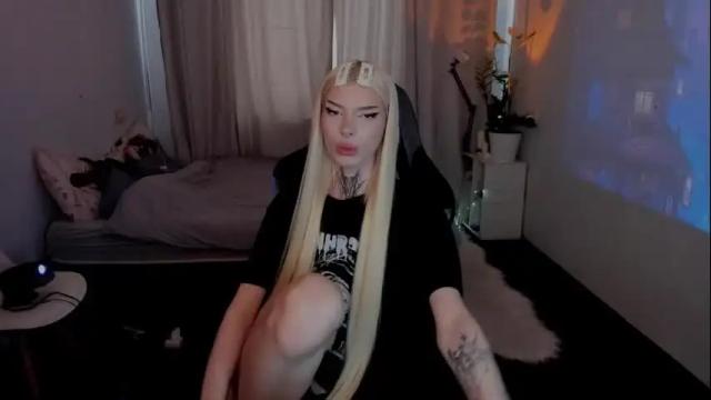 Image 8 of hotchubently Stream on Chaturbate on 17 days ago