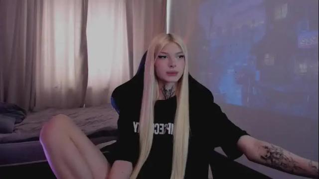 Image 10 of hotchubently Stream on Chaturbate on 11 days ago