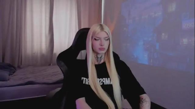 Image 11 of hotchubently Stream on Chaturbate on 11 days ago