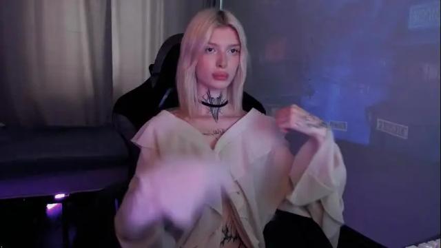 Image 10 of hotchubently Stream on Chaturbate on 3 months ago