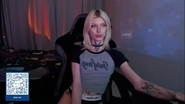 Image 3 of hotchubently Stream on Chaturbate on 2 months ago