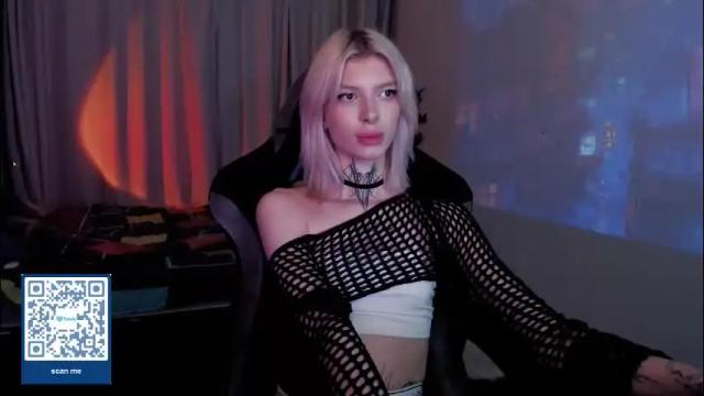 Image 12 of hotchubently Stream on Chaturbate on 2 months ago