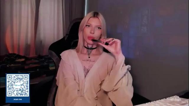 Image 3 of hotchubently Stream on Chaturbate on 2 months ago
