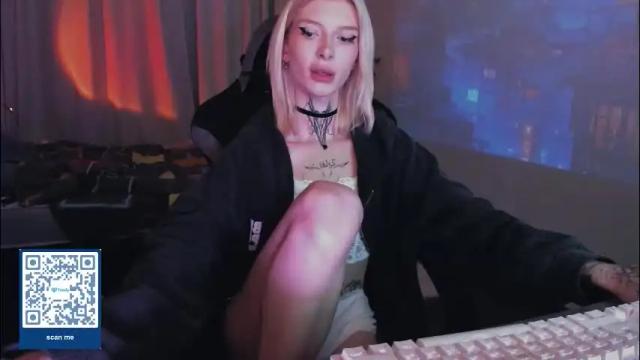 Image 3 of hotchubently Stream on Chaturbate on 2 months ago