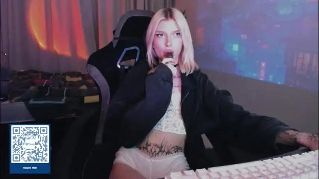 Image 4 of hotchubently Stream on Chaturbate on 2 months ago