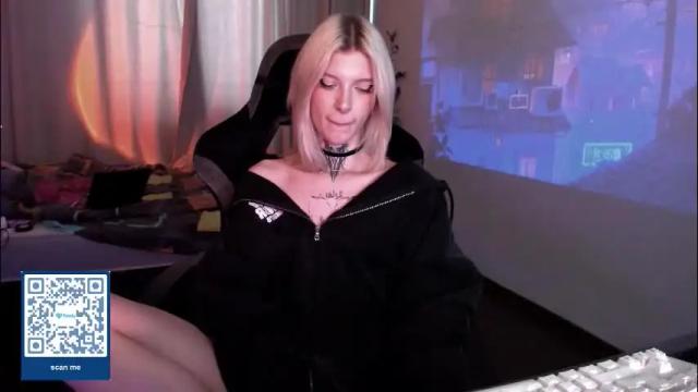 Image 10 of hotchubently Stream on Chaturbate on 2 months ago