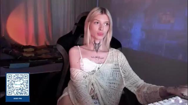 Image 10 of hotchubently Stream on Chaturbate on 2 months ago